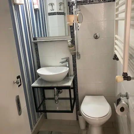 לינה וארוחת בוקר Lido